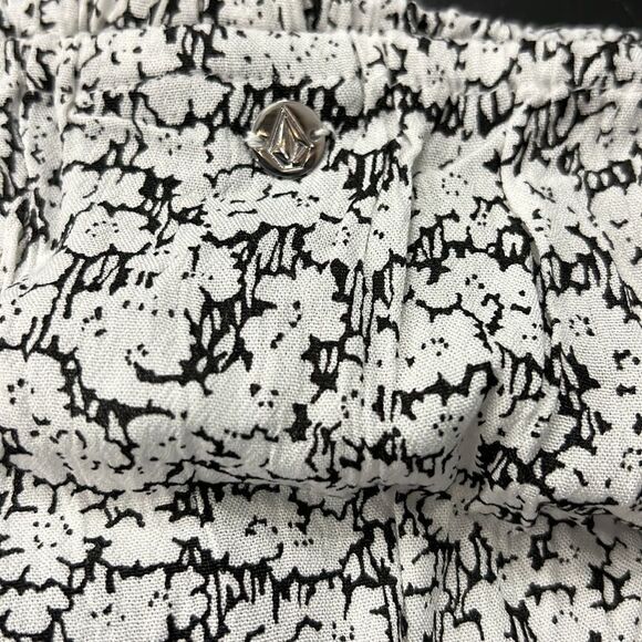 Volcom Women’s Black and White Floral Bae Bae Doll Tube Top Size XS or Medium - Picture 7 of 9